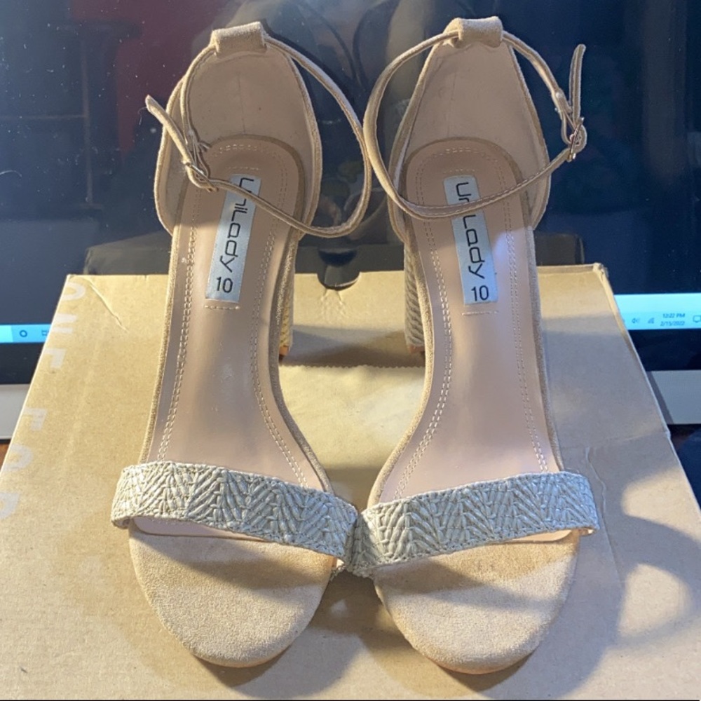 Beige/Tan Boxed Heels